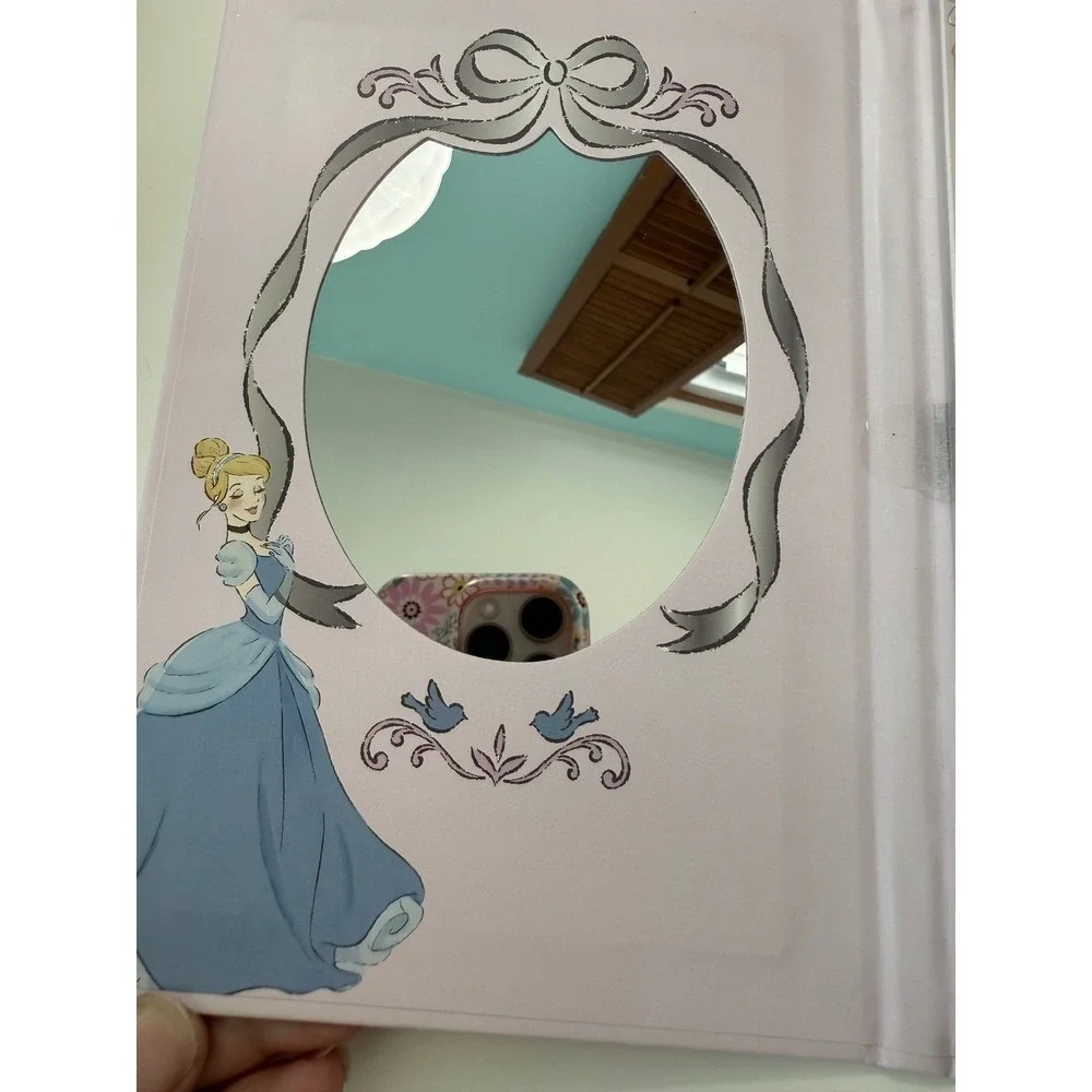 Disney‎ Princess Cinderella Eyeshadow Palette and Heart Keychain Set New